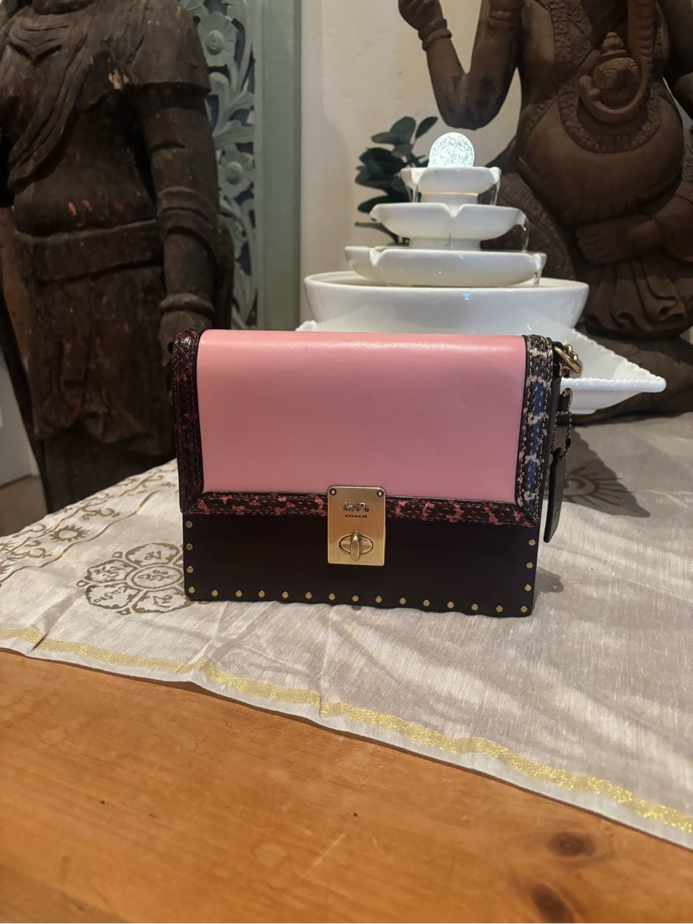 Coach Special Edition JLo + Hutton Turnlock Crossbody with Gold Hardware 2020 - Picture 3 of 15